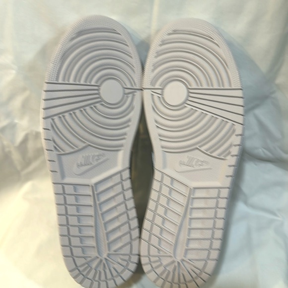 Metallic Silver Men Air Jordan 1 Retro Low OG Nike Shoes - Picture 3 of 6